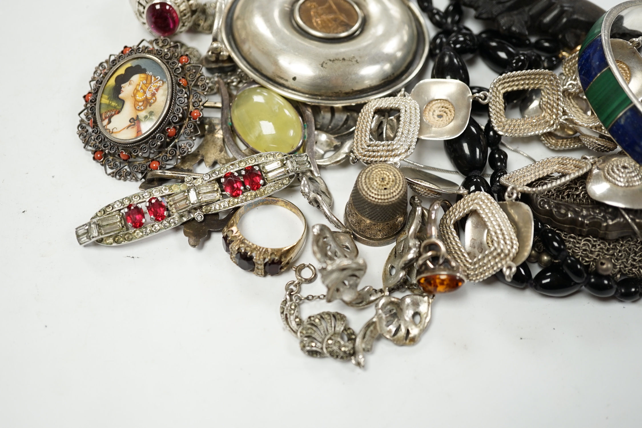 A group of assorted mainly silver and 925 jewellery, including a Georg Jensen twin dolphin brooch, 40mm, lockets, a Victorian yellow metal overlaid, carnelian and bloodstone set spinning fob, etc.